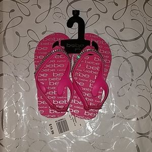 NWT 🌞💎bebe thong sandals with elastic back.